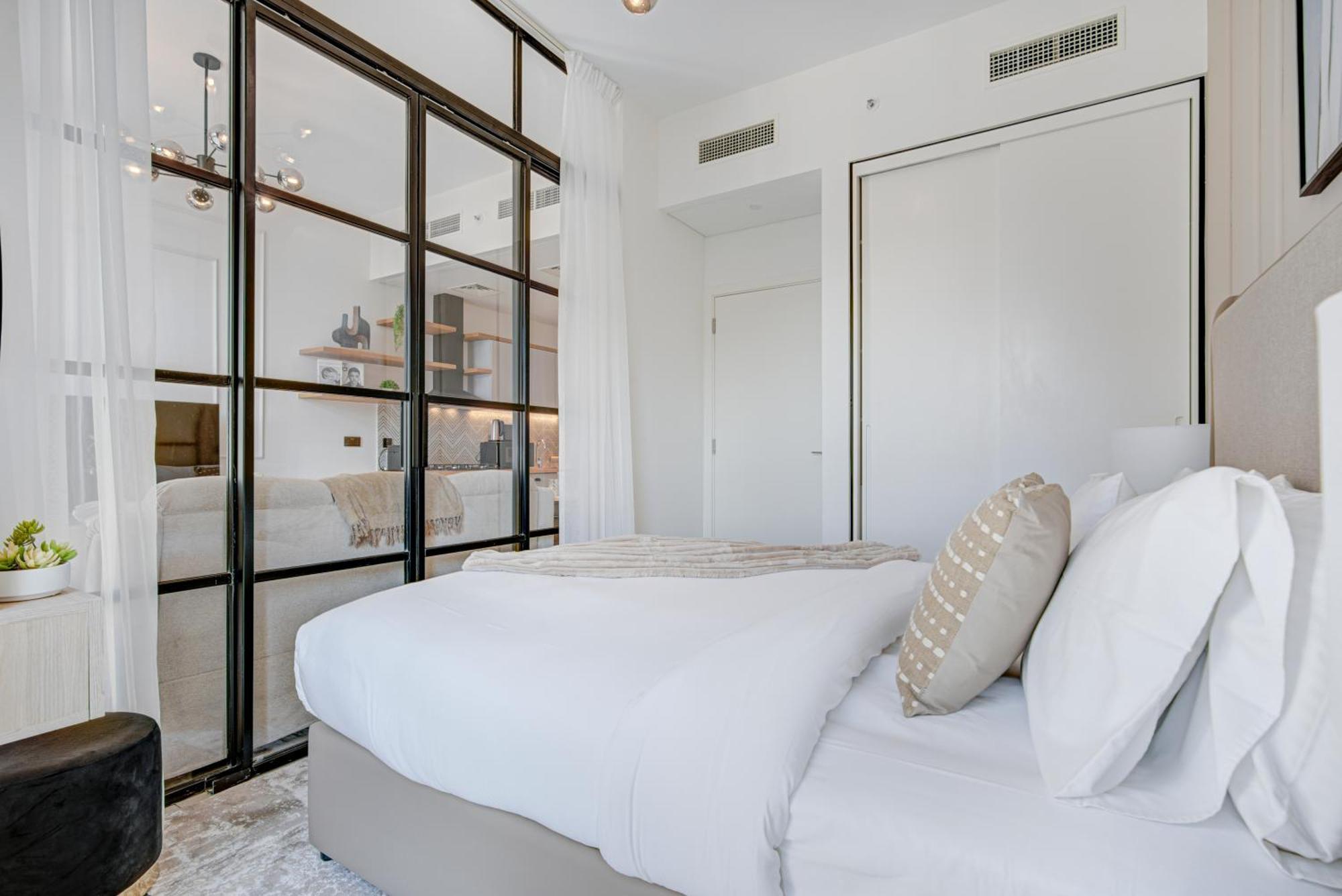 Apartment Trophy - Contemporary Living At Hills Socio Tower Dubai