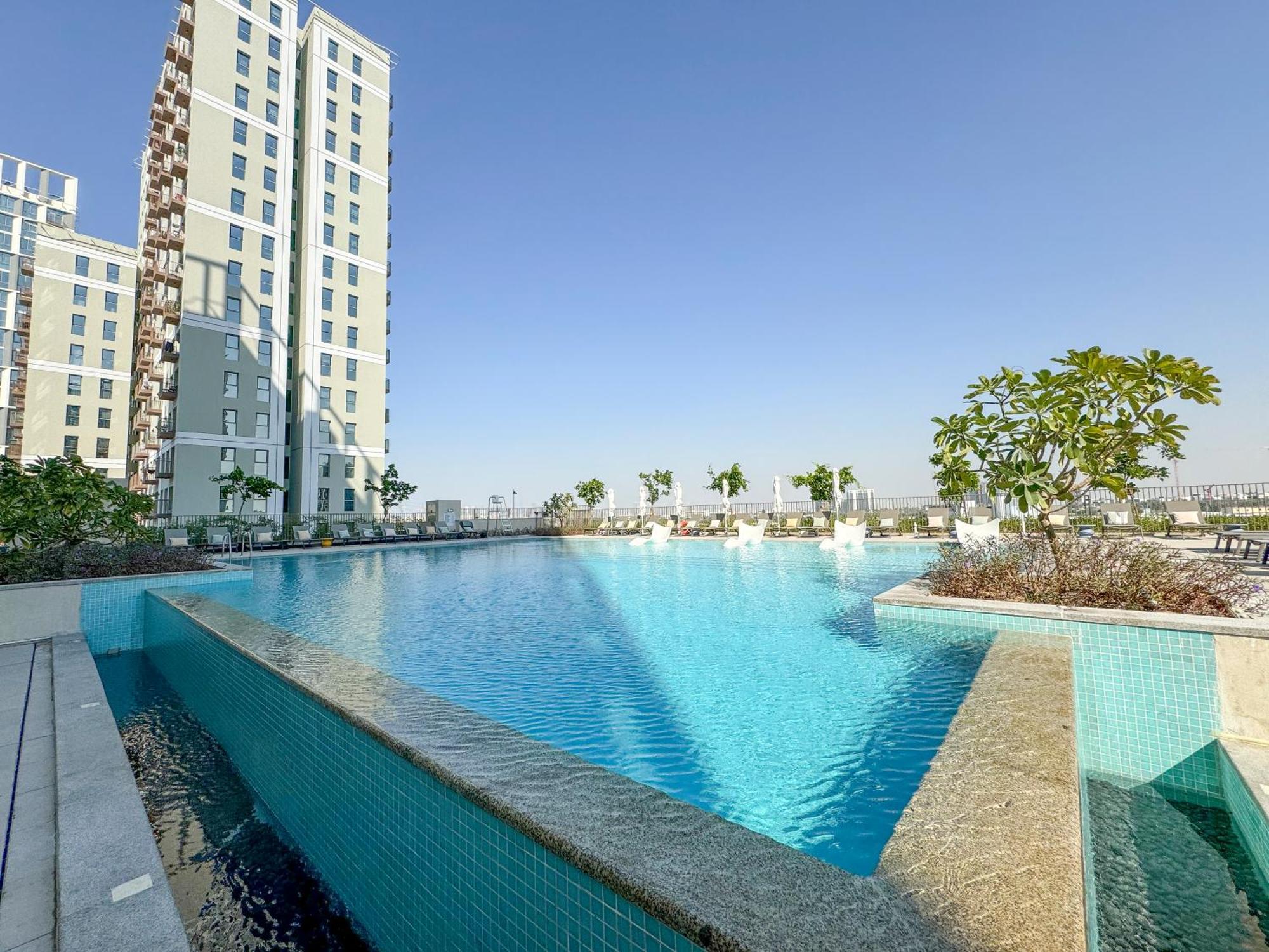 Apartment Trophy - Contemporary Living At Hills Socio Tower