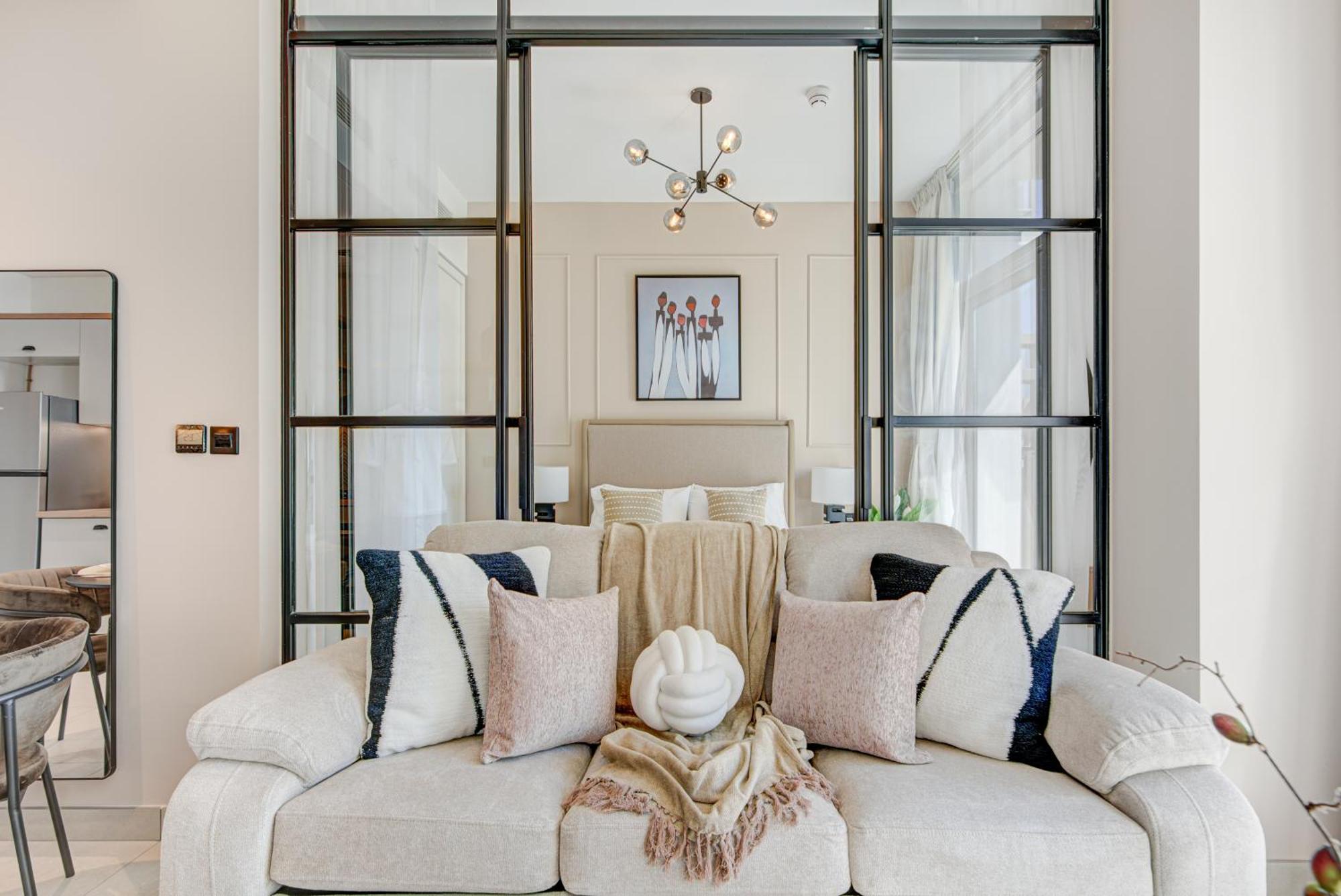 Trophy - Contemporary Living At Hills Socio Tower Apartment